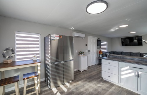 Mojave Desert House | Secluded Western Retreat 3-bedroom house with EV Charger. Close to Death Valley