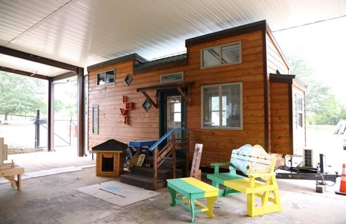Aylett House | Secluded Wooded Charmant Chalet "Theme" Tiny Home - Off Grid