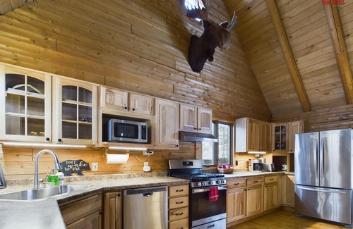 Munising Cabin | Secluded Yet Close to Munising-Moose Tracks