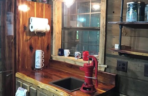 Cunningham Cabin | Seclusion at the HIDEOUT on Francis Creek. Come, enjoy the quiet.