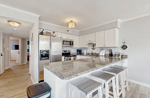 North Ocean City Condo | Second-Floor Condo 1 Block from the Beach w/Balcony, AC, WiFi & Shared Pool