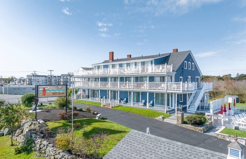 Hampton Hotel | Second floor ocean views w/kitchenette private deck!