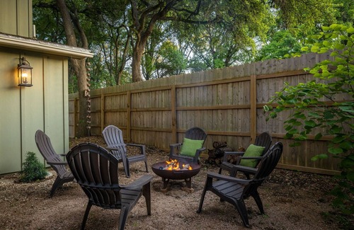 Gruene Apartment | Second Floor of River Haven Guest House w/Hot Tub by Gruene!