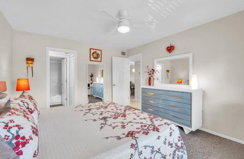 Park Shore House | Second Floor With Lake and Fountain View