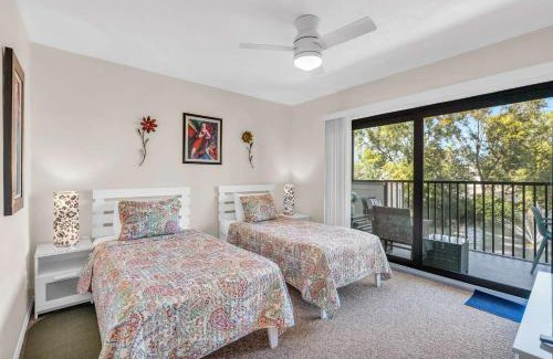 Park Shore House | Second Floor With Lake and Fountain View