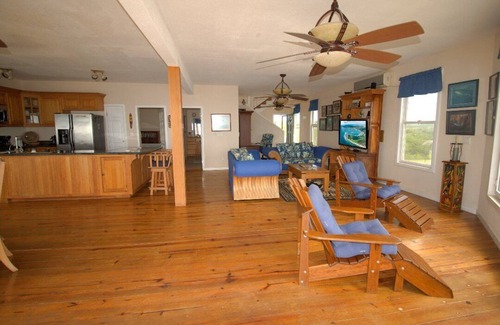 Isla de Utila House | Second Wind - Ocean Front - 1 bedroom with WOW Factor!
