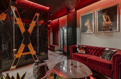 Praga Polnoc Apartment | Secret BDSM - Stylowy i klimatyczny apartament dla dorosłych, klimatyzacja, parking podziemny, pełne wyposażenie