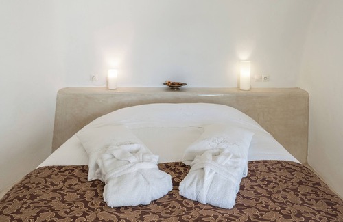 Oia Hotel | Secret Steps Suite Private Whirlpool & Caldera View *access via numerous steps
