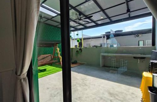 Malacca City House | SecreteGarden627 3 storey 5r4b PartyHome 12-20pax