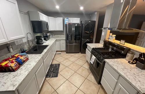 North Las Vegas House | SECURE FAMILY HOME/VACATION/WORK SPACE ECT.