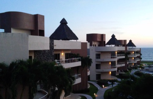 Isla Navidad Apartment | Secure Luxury 3Bd Condo - Coco Beach near Barra de Navidad FREE PARKING