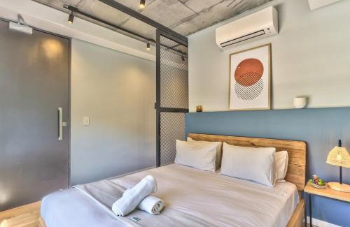 Sea Point Apartment | Secure studio, Sea Point Gem near promenade!
