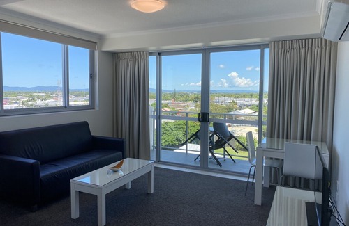 Mackay Apartment | Secured parking Self contained apartment