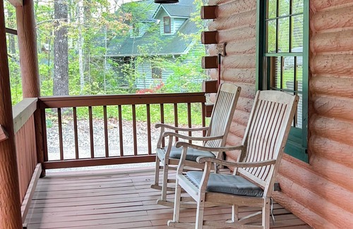 Warm Springs Cabin | See Callaway's Pumpkins and Fantasy in Lights at Shepherd's Den - Fiber Wifi