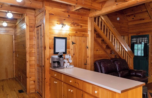 Warm Springs Cabin | See Callaway's Pumpkins and Fantasy in Lights at Southern Serenity - Fiber Wifi
