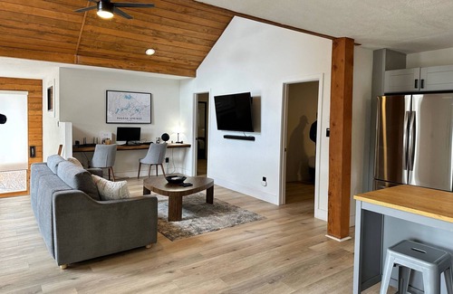 Pagosa Springs House | See Fall's Changing Colors! Bear's Cliff: Stunning Lake, Mountain Views, Wood Stove, Pet-Friendly!