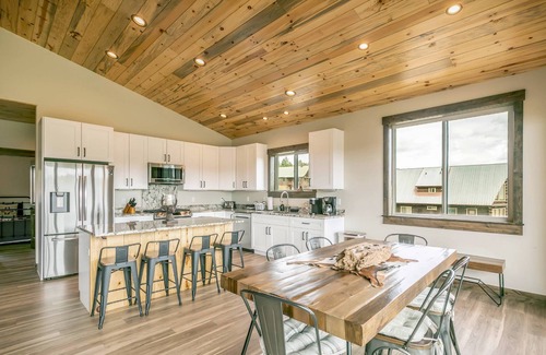Twin Creek Village House | See Fall's Changing Colors! The Basecamp- Stunning 5BR Home with Hot Tub, Heated Driveway, and Views