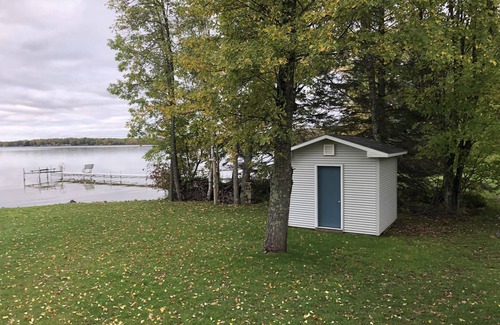 McMillan House | See the best of Michigan's Upper Peninsula in this Family Ready Lake-side Cabin