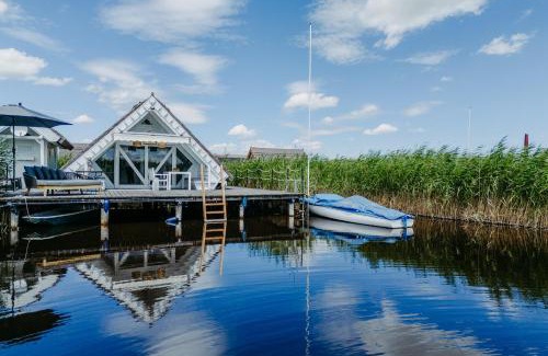 Rust House | Seehütte Neusiedlersee - Seehaus inklusive Elektroboot