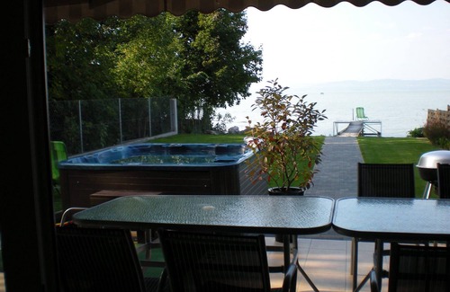 Balatonszarszo House | Seehaus 1 directly on the shore with its own jetty