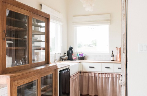 Round Top Cottage | Seen in 250 Articles ★ Close to Town ★ Lux Bed & Linens ★ Private ★ The Eisley