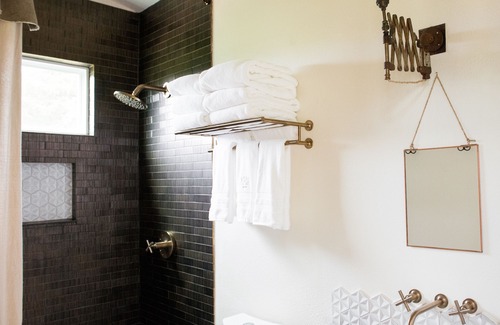 Round Top Cottage | Seen in 250 Articles ★ Close to Town ★ Lux Bed & Linens ★ Private ★ The Pierce