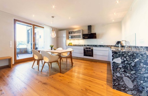 Pelham Apartment | SEEN:sucht, 96 sqm first floor, 2 separate bedrooms
