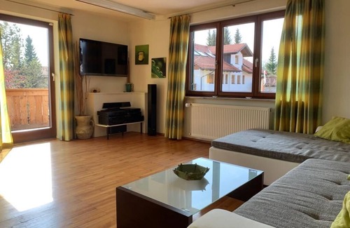 Iffeldorf Apartment | Seenahe apartment with large balcony
