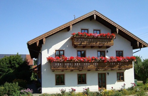 Burgkirchen an der Alz Apartment | Sehr ruhige Ferienwohnung mit 2 separaten Schlafzimmern, 75 qm