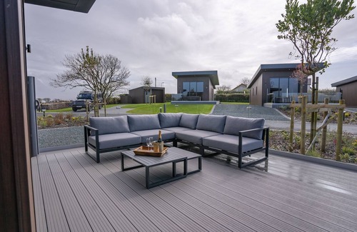 Llangefni Cottage | Seiriol Lodge - sleeps 4 guests in 1 bedroom