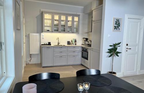 Bukten Apartment | Sekelskiftescharm i Hjärtat av Strömstad, 4 bäddar - Historic Charm, for 4 Guests