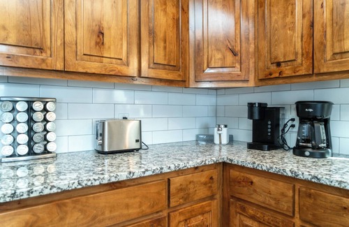 Avinger Cabin | Selah Lodge! Gorgeous Lakefront lodge on 170 Acres with 6 Bedrooms