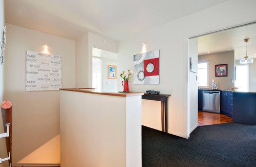 Tahunanui House | Selah Retreat - Peaceful with a stunning view!