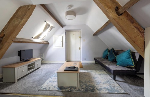 Box Apartment | Self catered Coach House near Bath, sleep 4 with private entrance, marble bathroom, parking, Wifi