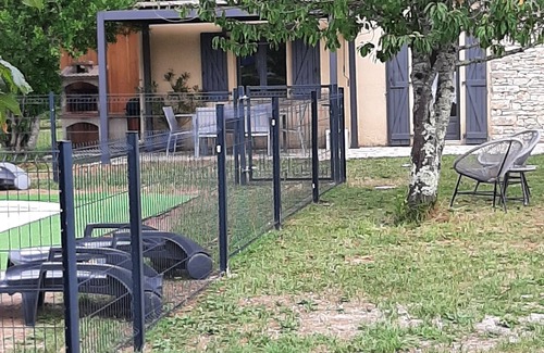 Salviac Cottage | Self-catered Gite located in a hamlet, 1km from the village, pleasant location