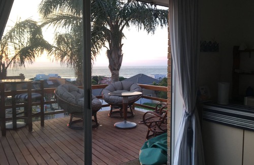 Wavecrest Apartment | Self Catering Flatlet With A Stunning Sea View! Close To World Renowned