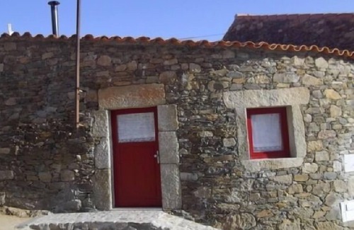 Sabugal e Aldeia de Santo Antonio Cottage | Self catering Palheiros do Castelo for 4 people