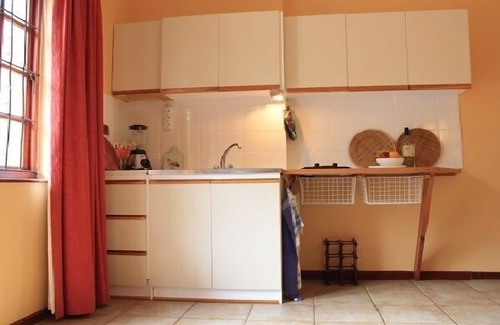 Westlake Apartment | Self catering unit bordering golf course with majastic mountains above