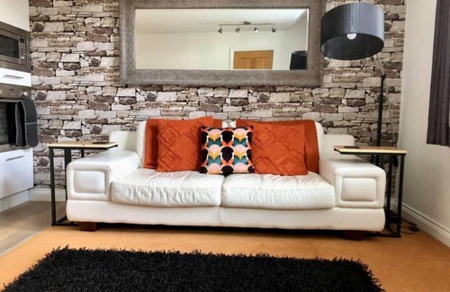 Barnoldswick Apartment | Self contained 1 bedroom Apt. Town centre. 3 min walk to Music/Arts Centre.