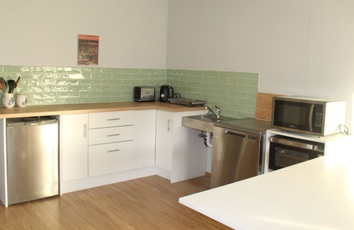 Eurobin Apartment | Self contained 2-brm apartment (accessible) with views of Mount Buffalo