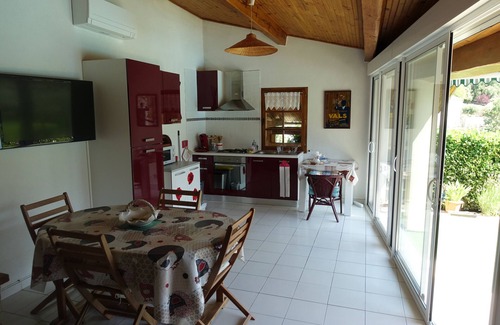 Ucel Apartment | Self-contained, air-conditioned studio, swimming pool just for you, rated 2*.