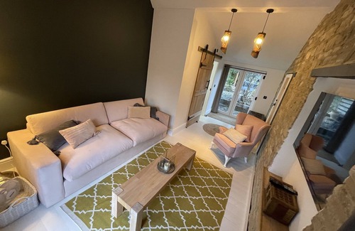 Lavendon House | Self-Contained Annex Peaceful Village Setting with Fields Behind. Pet friendly!