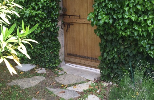 Saujon Apartment | Self-contained apartment in beautiful Charentaise town