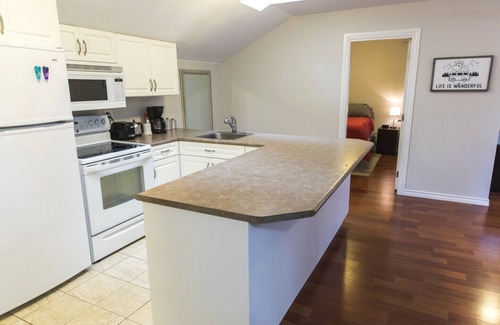 Regional District of Nanaimo House | Self Contained, Comfortable Carriage House