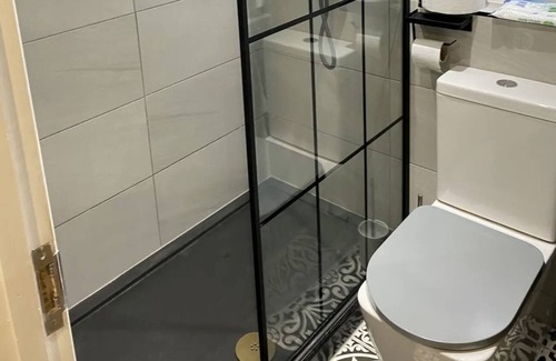 Leyton House | Self-contained flat with shared entrance and stairway