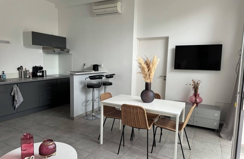 Laval Apartment | Self-contained studio in private property, near Laval's hypercentre