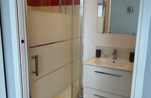 Laval Apartment | Self-contained studio in private property, near Laval's hypercentre