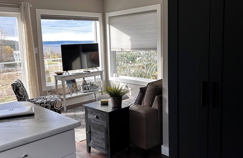 Chemainus Apartment | Self contained suite, all you will need for your stay in Oceanside Chemainus.nn