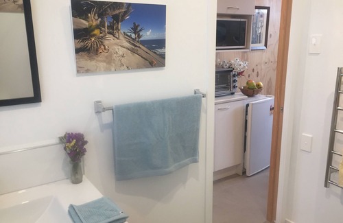 Motueka Apartment | Self contained unit. By the beach and golf course only 2.2 kms to town centre