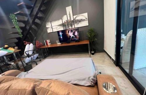 Samre Villa | SelfCheckIn TownHome in Charoen Nakhorn 60 near BTS Iconsiam Asiatique and Chaophraya River Maximum 4 Guests